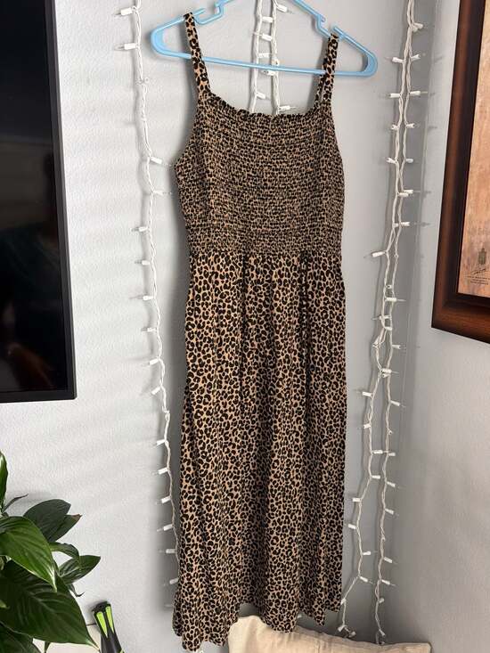 Old Navy Dresses & Skirts - Old Navy Leopard Print Smocked Cami Maxi Dress, Size M